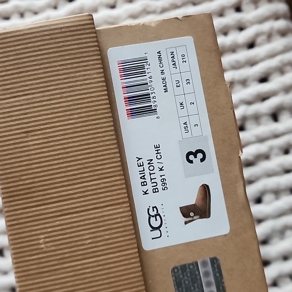 Ugg Bailey Button - Picture 10 of 10